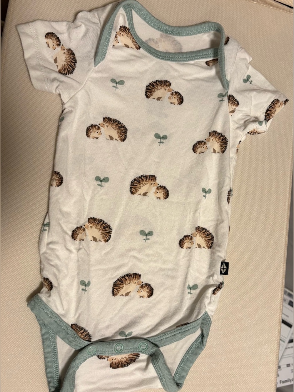 Kyte Baby White Hedgehog Print Short-Sleeve One-Piece 0-3M